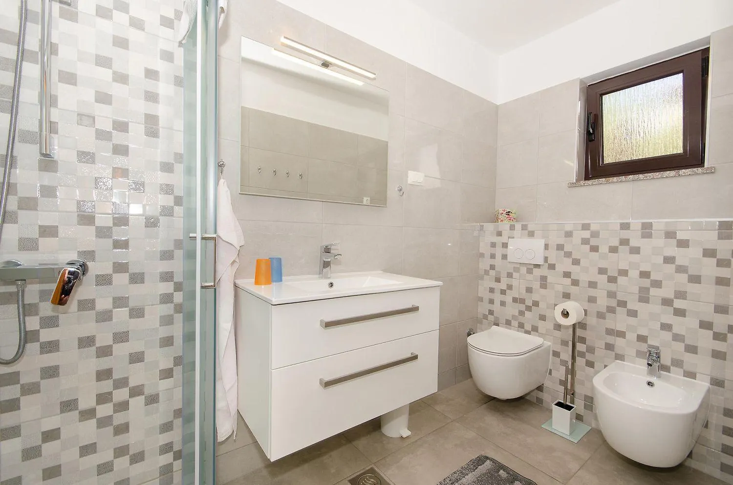 Helles Apartment Nur 20 Minuten Zum Strand Mit 2 Terrassen Rovinj