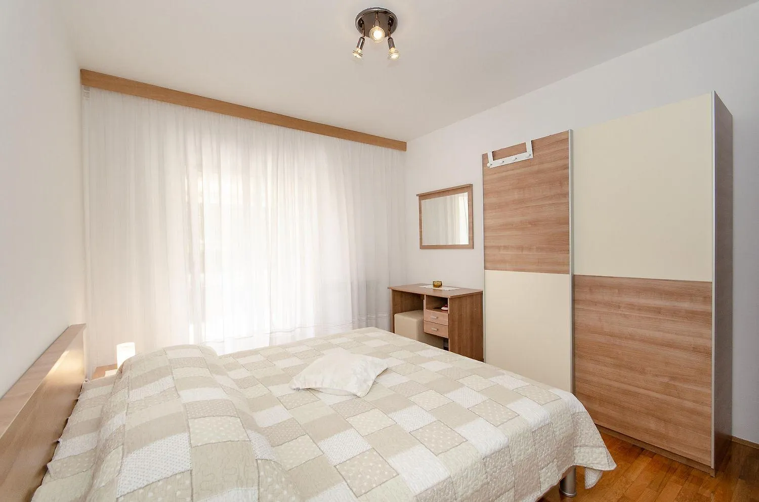 Helles Apartment Nur 20 Minuten Zum Strand Mit 2 Terrassen Rovinj