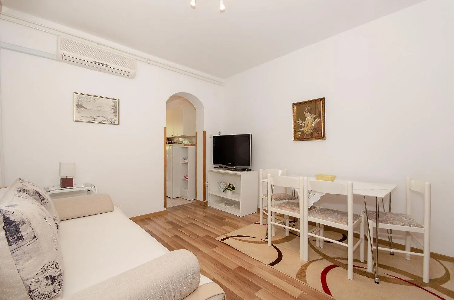 Helles Apartment Nur 20 Minuten Zum Strand Mit 2 Terrassen Rovinj