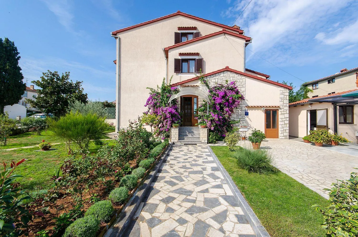 Helles Apartment Nur 20 Minuten Zum Strand Mit 2 Terrassen Rovinj