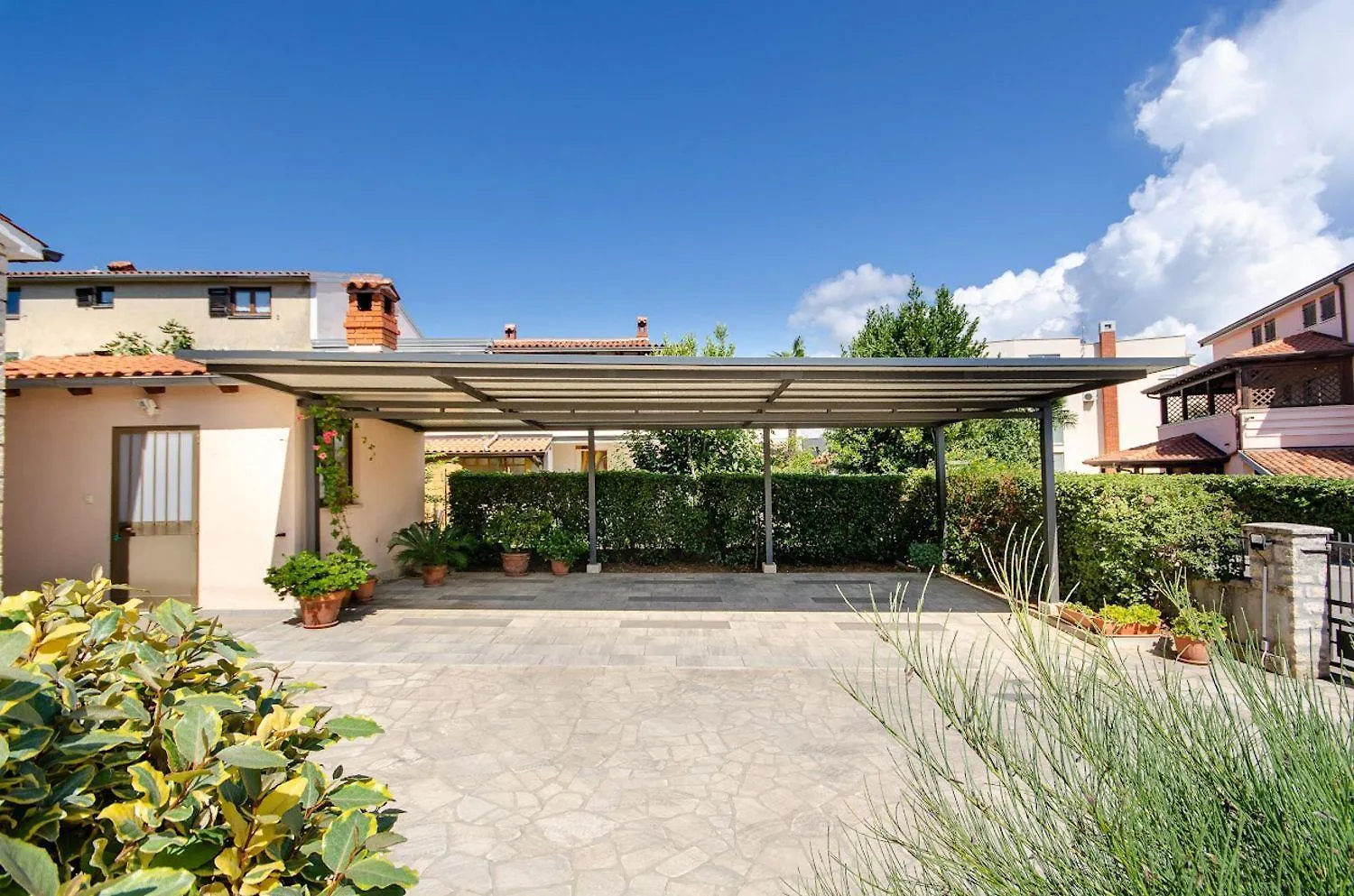 Helles Apartment Nur 20 Minuten Zum Strand Mit 2 Terrassen Rovinj